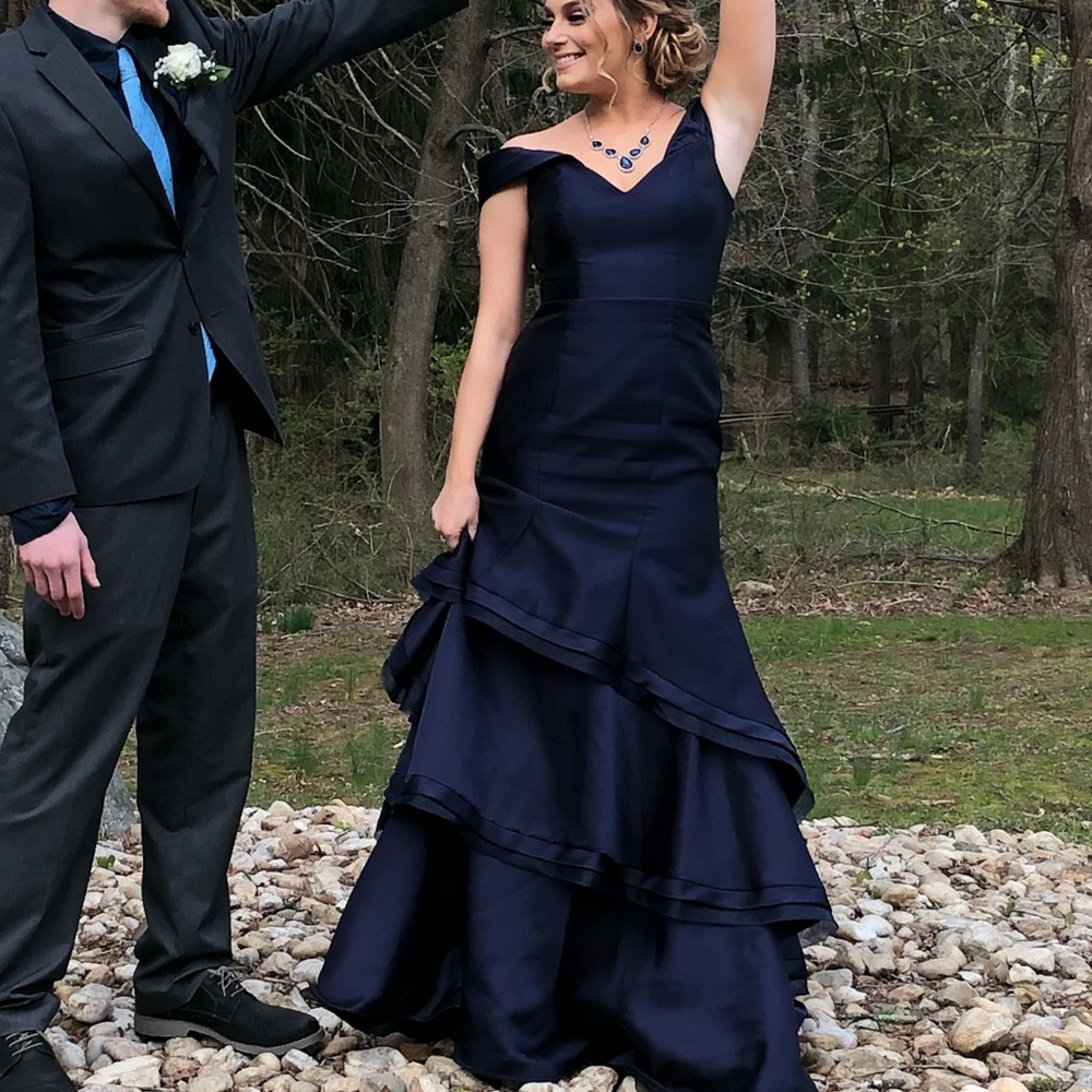 Size 4 Xscape prom/formal dress. Navy blue w/train